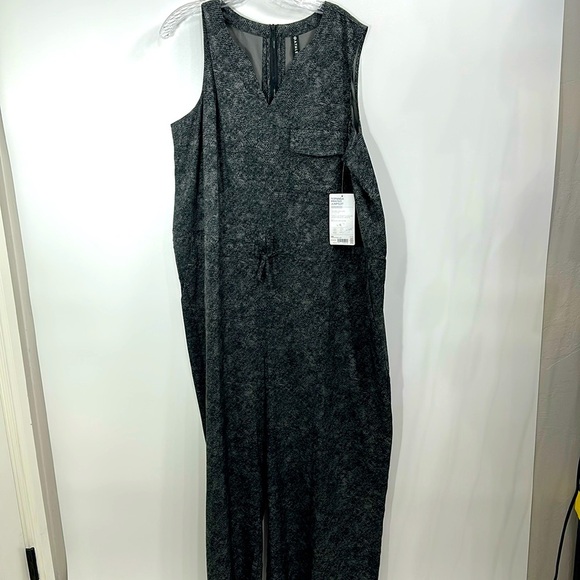 Athleta Woman’s Topanga Printed Jumpsuit Size 2X. NWT.